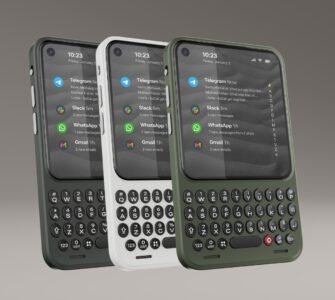 Revolutionizing Communication: The Clicks Communicator Android Phone with 4" AMOLED Display and Physical Keyboard Clicks Communicator